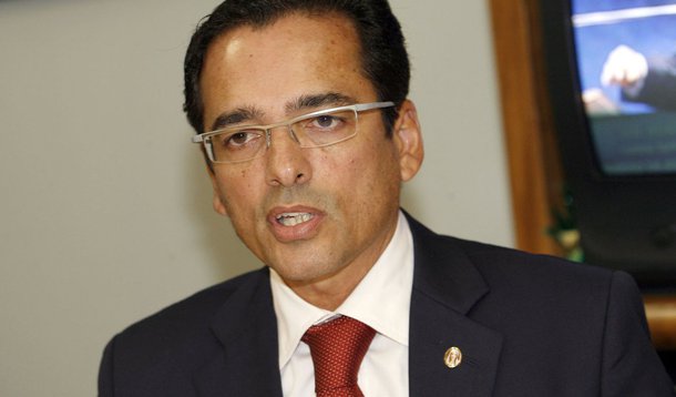 PF diz que Protógenes tentou contato com esquema do Cachoeira