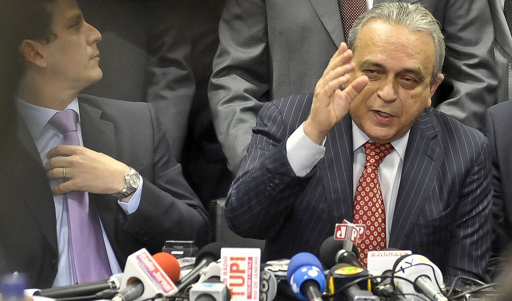 Guerra "se engana", vota pela PEC 37 e se desculpa