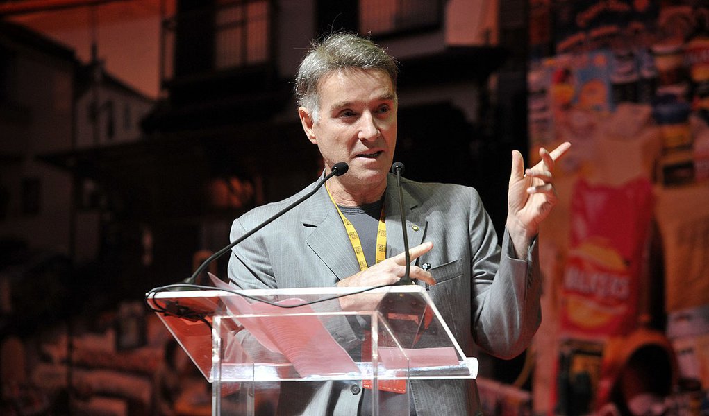 Em baixa, Eike Batista vende tudo