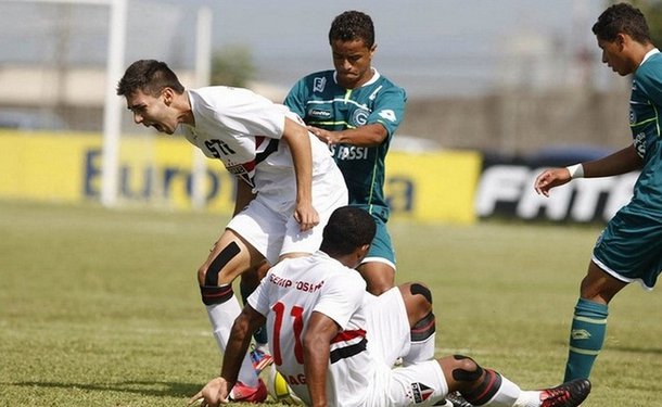 Goiás bate São Paulo e vai à semifinal da Copinha