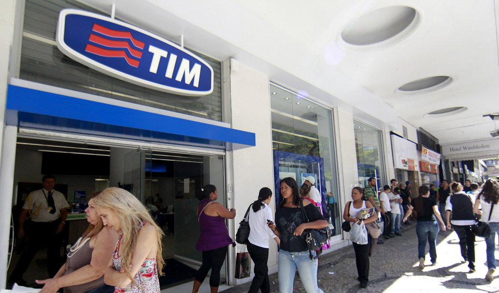 Suspensão da Anatel reflete nas vendas de celulares em julho