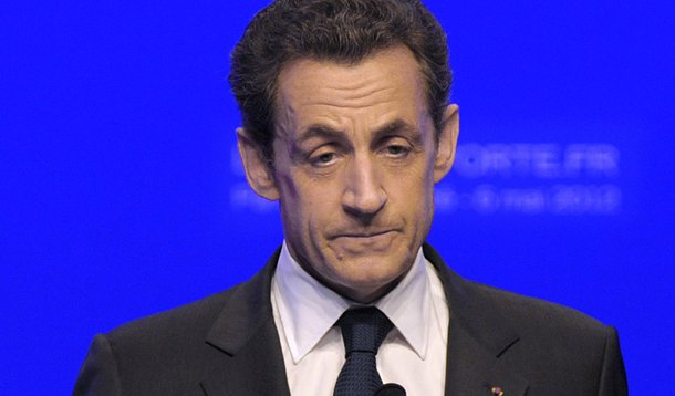 Com um discurso distinto, Nicolas Sarkozy felicita François Hollande