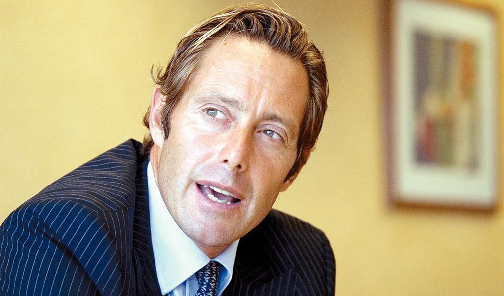 Cai o presidente da TIM