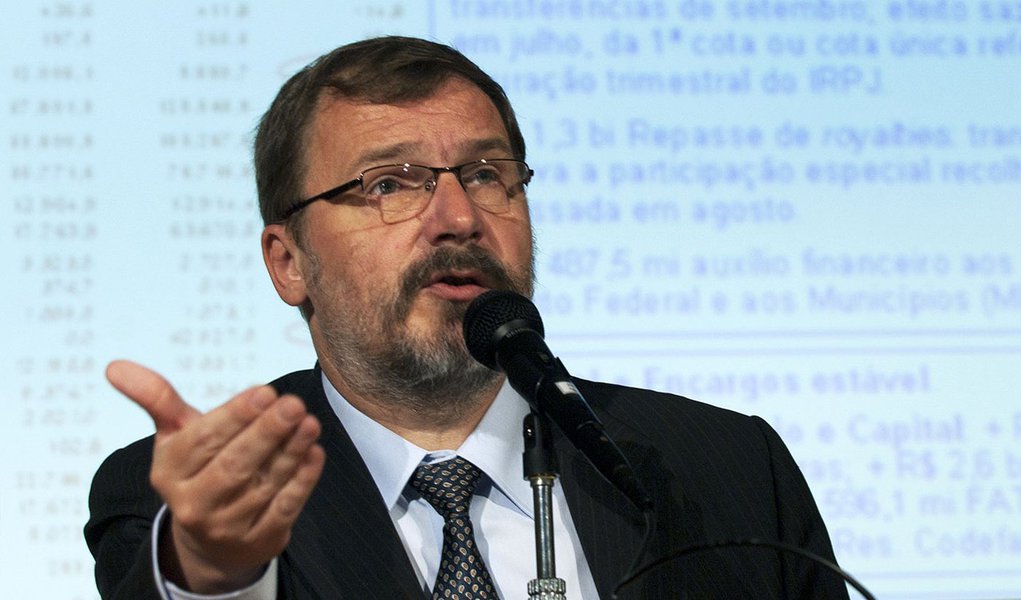 Superávit de 2013 pode ter “ajustes”, diz secretário