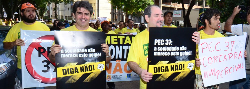 MP lidera manifestação contra PEC 37 em Goiânia