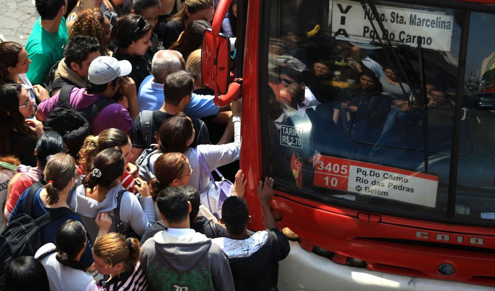 Quase metade do país desaprova transporte público