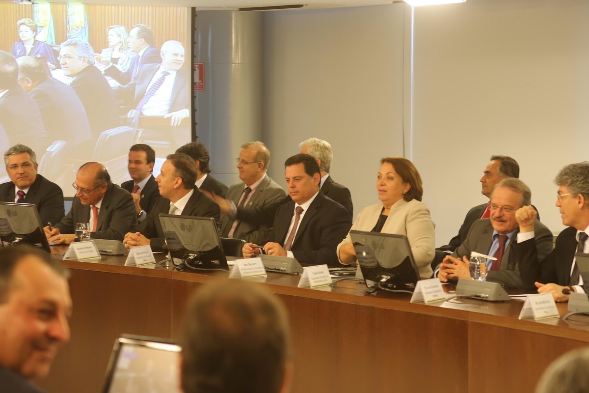Perillo apoia pacto de Dilma e plebiscito