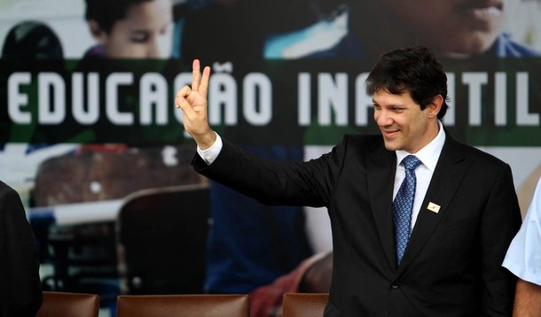 Marchas e contramarchas do Enem desgatam Haddad