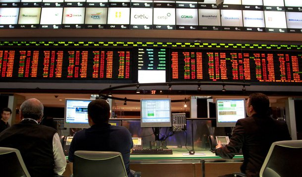 Mergulho da Bolsa e alta do dólar aumentam tensão 