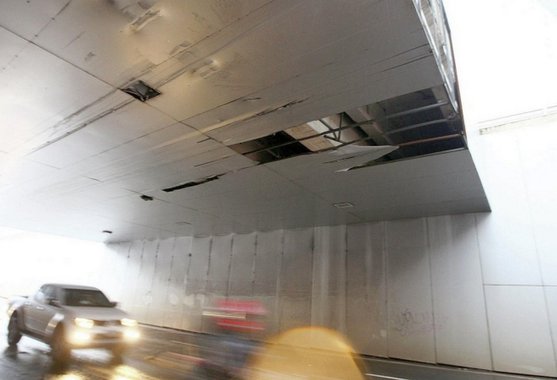 Outra placa cai do viaduto da avenida 85 com T-63