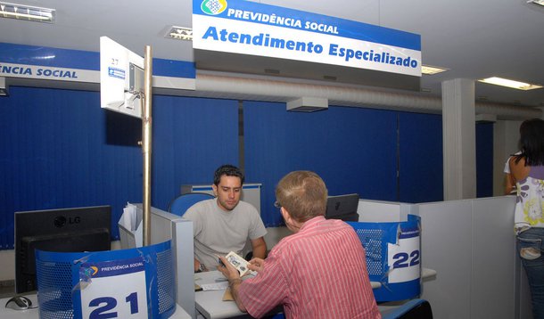 Servidores do INSS param atendimento por 24 horas 