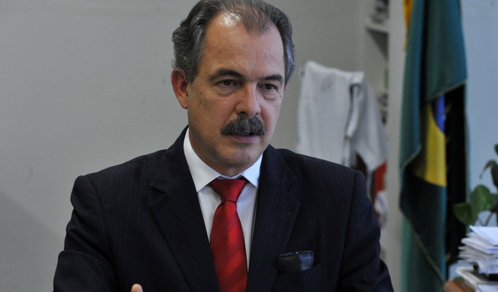 Oficial: Mercadante é o novo ministro da Educação