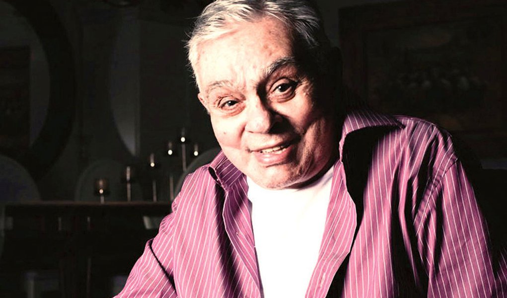 Saúde de Chico Anysio melhora, mas ainda inspira cuidados