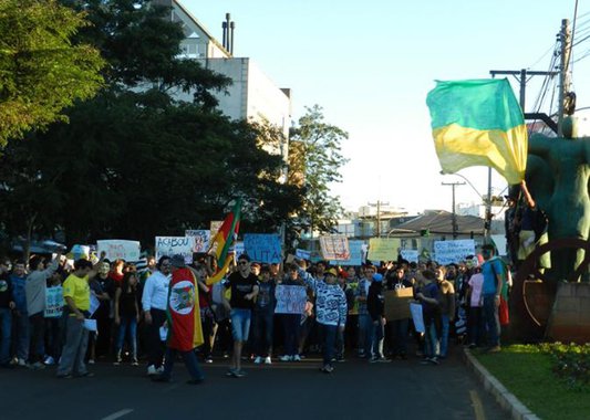 Protestos levam 65 mil pessoas ao interior