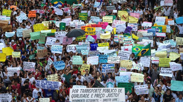 Recife teve o terceiro dia seguido de manifestações