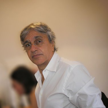 Caetano: Falta inspiração aos governantes
