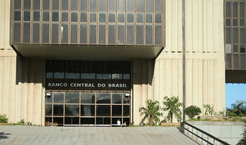 Copom mantém Selic na mínima histórica de 7,25%