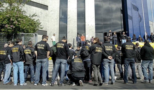 Setor administrativo da PF-PE adere à greve