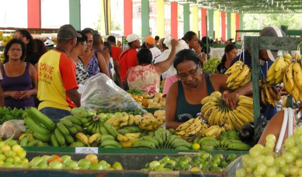 Alimentos em queda ajudam a aliviar a inflação