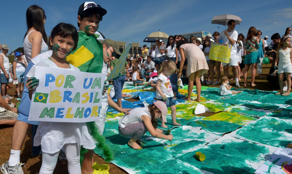 Crianças fazem protesto na frente do Congresso