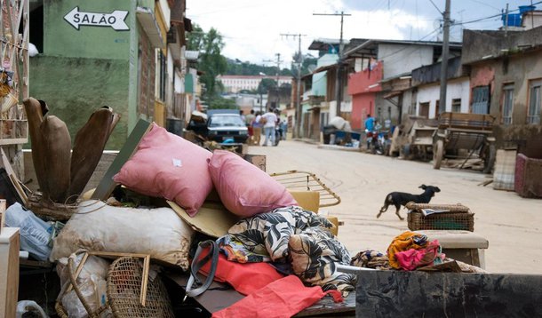 Ministro anuncia recursos para vítimas da chuva em Minas