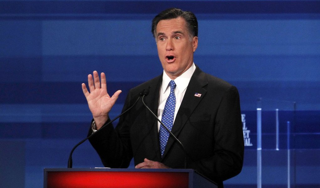 Rivais atacam Romney em debate na Carolina do Sul