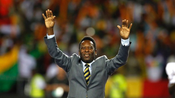 Pelé volta atrás e se diz '100% a favor dos protestos'