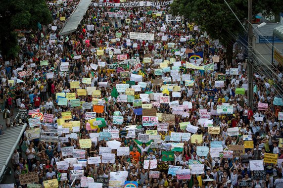 Contra a PEC 37, mídia manipula opinião pública