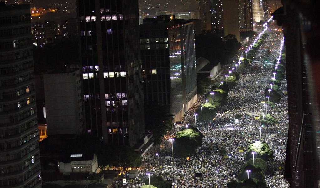 Quase 2 milhões protestaram em 438 cidades