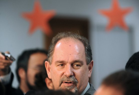 Dutra propõe a renúncia de Cristovam Buarque