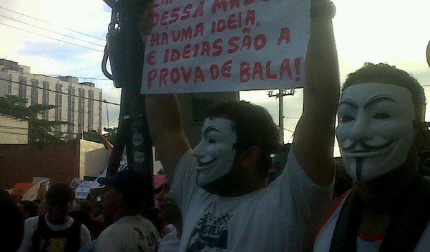 Manifestação tem início no Recife com 50  mil pessoas