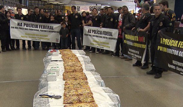 PF distribui pizza no Aeroporto de Confins