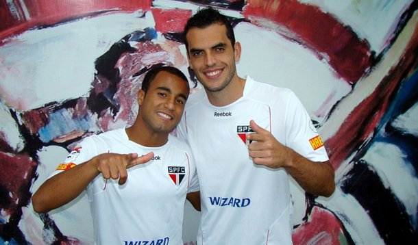 São Paulo aposta em Lucas e Rhodolfo contra o Santos