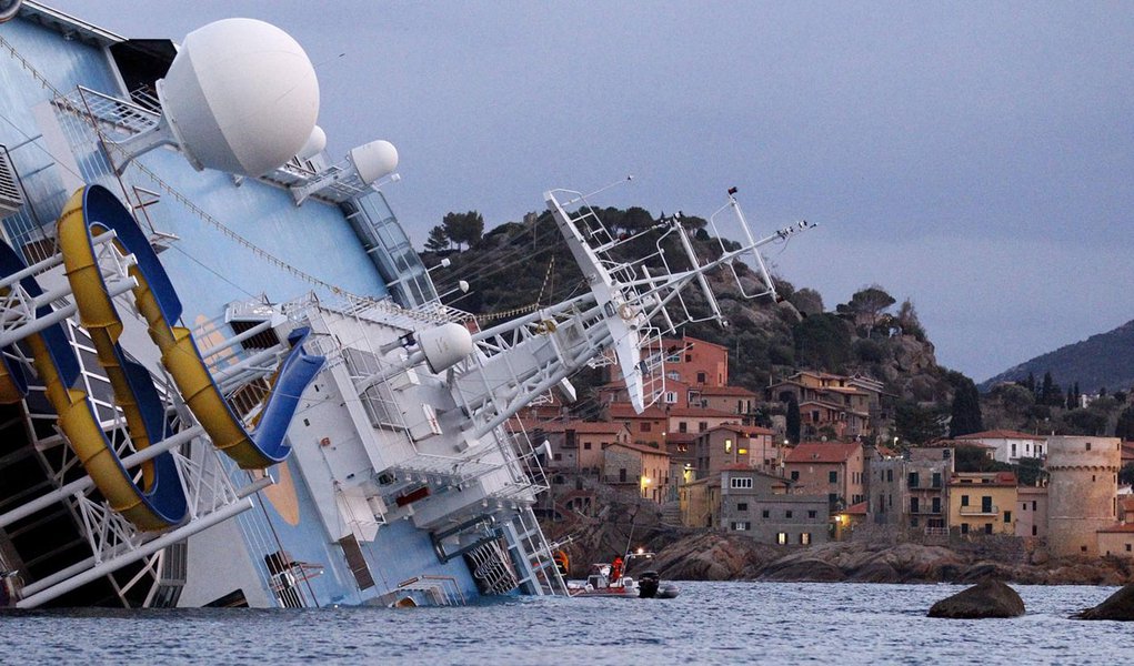 Do Titanic ao Costa, navios têm evacuação imperfeita