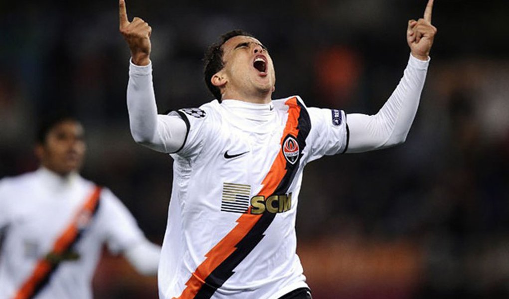 São Paulo assina contrato com meia Jadson