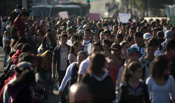 Protestos chegam ao interior de Pernambuco