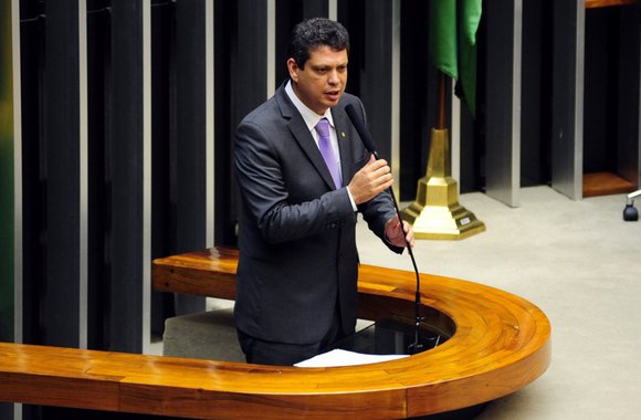Márcio: protestos servem de reflexão para instituições brasileiras