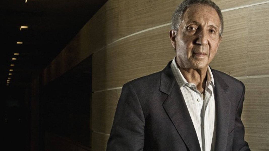 Abílio Diniz vende R$ 1,5 bi em ações do Pão de Açúcar