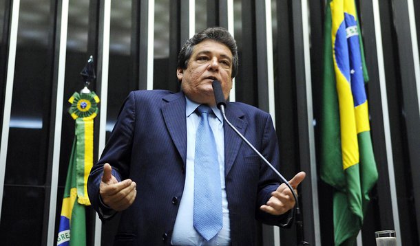 Veja detona festinhas "fantasmas" de Silvio Costa