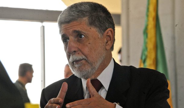 Para Celso Amorim, Brasil deve rever política de migração