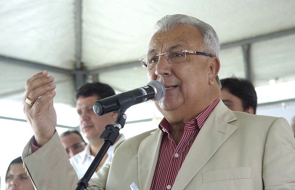 Jackson: "Façam cartazes, critiquem os políticos. É democrático"