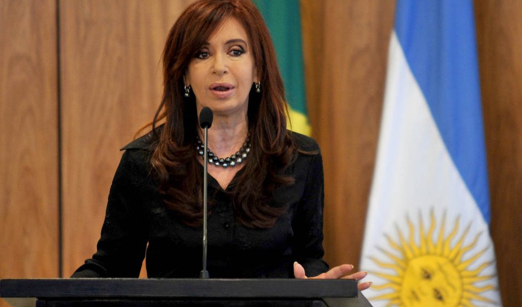 Cristina viaja a Cuba para visita a Hugo Chávez