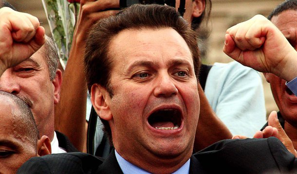 Kassab, o paquerador, distribui medalhas