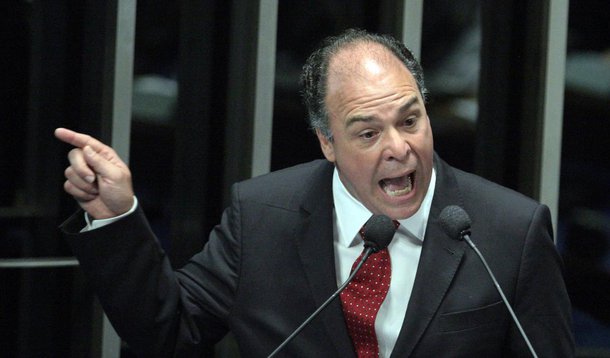 Oposição pega leve e Bezerra sai bem de comissão no Congresso