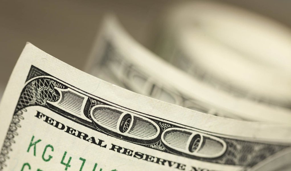 Dólar no limite
