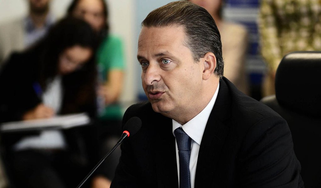 Campos critica polarização entre PT e PSDB
