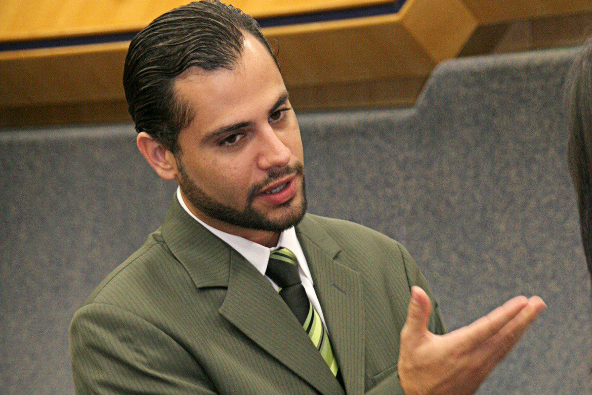 Simeyzon diz que será independente na Assembleia