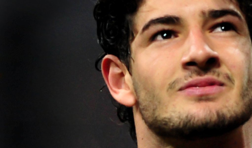 Alexandre Pato fecha com o Paris Saint-Gernain