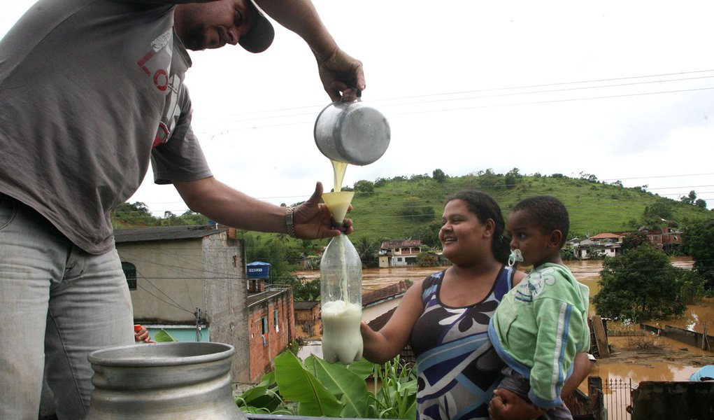 Vítimas das enchentes terão Bolsa Família antecipado