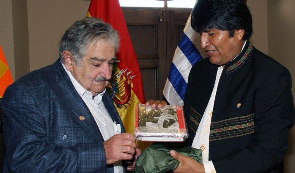 Mujica e Morales vão a Caracas nesta quinta-feira